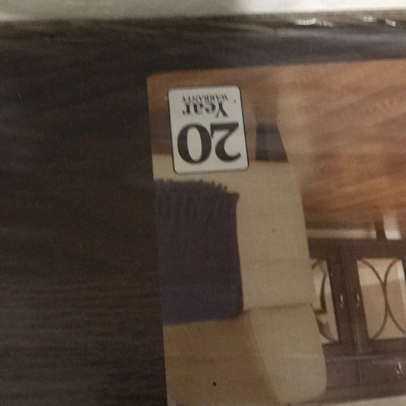 New box - Picture 3 of 3